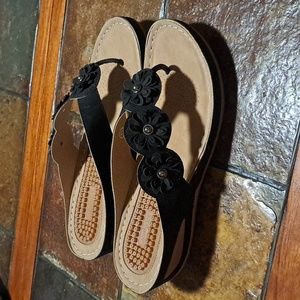 Aomigoct flip flops Nw/o tag